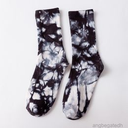 2022 New Tie-dye Men's and Women's Socks Street Skateboard Couple Personality Mid-length Sports Socks 3b