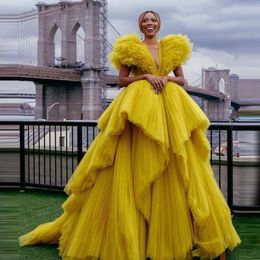 -Gelbe Tüll Prom Kleider extra geschwollene Rüschen V-ausschnitt Fotoshoot Frauen Kleid Lange Vestidos de Fiesta Formale Abendkleider 0401