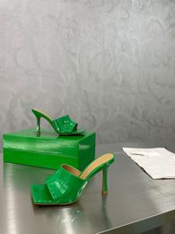 İlkbahar Yaz 2022 Moda Yüksek topuklu Sandalet Tasarımcı Havlu Kumaş Yay Roman Joker Topuk Yüksekliği ile 10 cm Boyutu 35-42