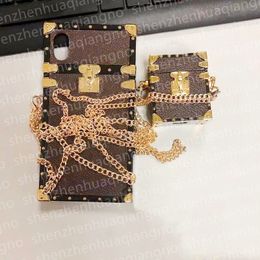 Luxury 2-Piece Set Cell Phone Cases Earphone Protector For iPhone 15 14 13 Pro Max 12 Mini i11 XS XR 8P Back Cover Leather Designer Brown Flower Airpod Case With Chain Suit