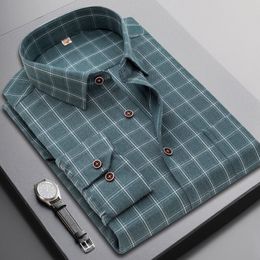 Men's Business Plaid Slim Long-sleeved Shirt Casual Professional Tooling Bank Formal Jacket Men's Shirt Dad Work Clothes 5XL 220516