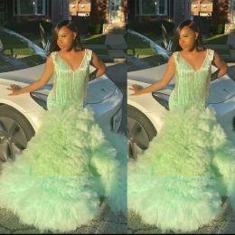 2022 Light Green Prom Dresses V Neck Tulle Beaded Floor Length Tiered Rufllles Sleeveless Evening Formal Wear Tail Party Gowns Vestidos Custom Made Plus Size