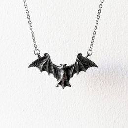 Pendant Necklaces Trend Fashion Goth Black Large Open Wing Flying Bat Collars Spooky Halloween Gift Men's And Women's Colour Necklace