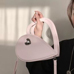 HBP Black Designer Premium Love Handbag 2022 Retro Fashion Messenger v￤ska enkel fast f￤rg axelv￤ska