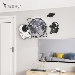 Small Astronaut Silent Quartz Acrylic Decorative Wall Clock Modern Design Living Room Home Decoration Wall Watch Wall Stickers 210325