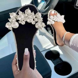 Pantofole di perle di moda Sandali piatti da donna di grandi dimensioni per il tempo libero Scivoli antiscivolo 2022 Calzature da donna estive Infradito da casa per interni Y220412