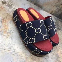 Moda Uomo Donna Sandali Pantofole Slide Designer Luxury Flat Tacchi alti Infradito Scarpe Piattaforma ricamata Sandalo in gomma Pelle Shoal Scarpa casual 35-44