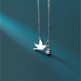 Pendant Necklaces Silver Plated Jewelry Fresh Glossy Cute Bird Round Single Diamond Pigeon Fashion Sweet Animal XL165