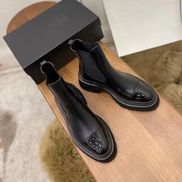 Botas de couro Chelsea plataforma de plataforma redonda de botas planas robustas designer de luxo de bota de luxo para mulheres de salto grosso botas de cavaleiro 35-42