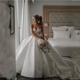 Elegant Appliques Wedding Dress Strapless Satin Simple Ball Gown For Woman Custom Made Sweep Train Bridal Dresses Robe De Mariée