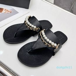 2022 Ladies Fashion Designer Slippers Classic Black Leather Clip-On Pearl Leather Wear Chain Beach Shoes Summer Sandals Flip-Flops Rubber Mu