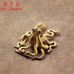 Small Octopus Statue Metal Brass Pet Table Ornament Lucky Decorations Accessories Antique Tea Set Craft Home Decoration 220622