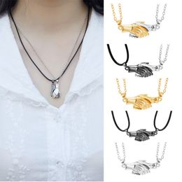 2Pcs/Lot Magnetic Hand in Hand Pendant Necklace Matching Necklaces Jewelry For Couple Friendship Valentines Day Gifts