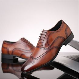 Designer-2019 Fashion Men's Casual Business Dress Brogue Shoes For Wedding Party Leather Black Brown Pointed Toe Oxford Shoes