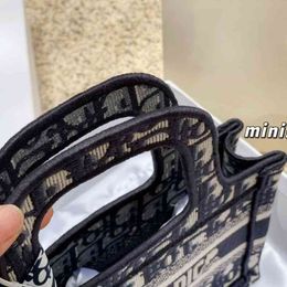 mending handbolsa handles