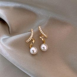 Stud Korea Fashion Jewellery Copper Inlaid Zircon Spiral Natura Pearl Pendant Earrings Unusual Girl Gift Women's Daily Work EarringStud