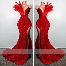 Vestidos de Baile de Lantejoulas Vermelhos Sexy com Penas 2022 Vestidos de Noite de Alta Divisao Sereia Vestidos de Festa Formais Robe De Mariee