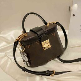 French small old Hua box women's new 2021 messenger single shoulder Nanjia dog tooth chest bag