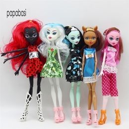 High Quality Fasion Monster Dolls Draculaura Clawdeen Wolf Black Moveable Body Girls Toys Gift 220815