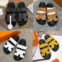 Роскошные дизайнерские сандалии кожаные дамы летние плоские туфли модные пляжные женские тапочки буквы перетаскивают 35-42