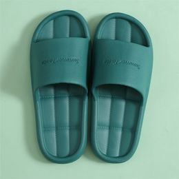 Kadın Kapalı Ev Terlik Yaz Hafif Yumuşak Rahat Kaymaz Flip Flop Banyo Slaytları Çift Aile Düz Ayakkabı el Sandalet 220628