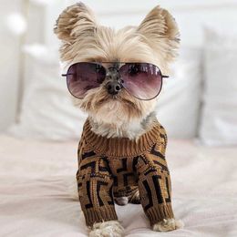 Hundkläder Autumn Winter Pet Clothes Fashionable Letter Brodery Puppy Sweater Luxurys Designers Cloes Brownthe