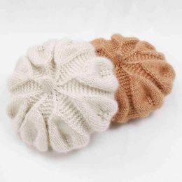 2021 Women Knitting Winter Berets Luxury Elegant Cotton Beret Hollow Out Flowers Decorative Hand Addicted Autumn Ladies Cool Hat J220722