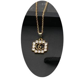 Luxury Designer Double G Letter Pendant Necklaces 18K Gold Plated 12 Crysatl Pearl Rhinestone Sweater Necklace for Women Wedding Party Jewerlry Accessories