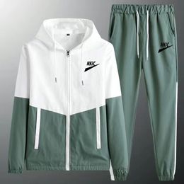 2023 Mens Casual Tute Abbigliamento sportivo Giacche Pantaloni Due pezzi Set di moda maschile Tuta da jogging Abiti da palestra Fitness M-5XL