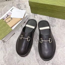 Designer masculino Slipper com mulas planas l￢minas de couro Sandals Designer Sandals Summer praia de chinelos casuais ao ar livre com caixa No381