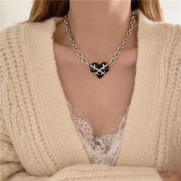 Pendant Necklaces Punk Style Black Love Necklace Ins Simple Hip Hop Chain Sweater Ladies Jewelry GiftPendant Godl22