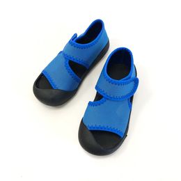 Sandali per bambini di marca Summer Girls Baby Solled Shoe Boys Baotou Leisure Leisure Slifori per bambini morbidi e leggeri