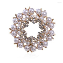 Pins Brooches Edition Style Hollow Hexagonal Flower Set Auger Temperament Of Pearl Brooch Joker Costume Chain.scarves Buckle Seau22