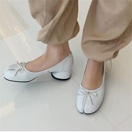 Fashion-Designer Genuine Leather Split Toe Round Low Heels Shoes Women Spring Autumn New Bowknot Tabi Ninja Pig Feet Pumps