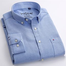 Men's Long Sleeve Oxford Plaid Striped Casual Shirt Front Patch Chest Pocket Regular-fit Button-down Collar Thick Work Shirts 220323