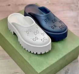 2022 Pantofole firmate su sandali Tendenze Piattaforma Fori perforati Scivoli in gomma morbida Moda Suola spessa Uomo Donna Estate Infradito Ciabatte Scarpe da spiaggia