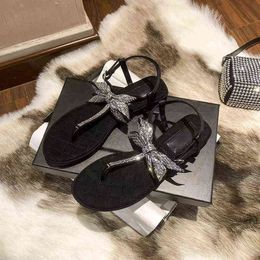 Small fragrance Feng Shui diamond clip foot bow flat sandals women's 2023 new versatile clip toe beach shoes