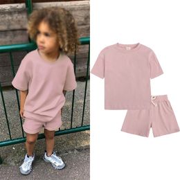 Yeni 2 adet yenilik yaz Boy Boy Spor Kıyafetleri Giysileri Setler Çocuk Kız Giysileri Solid En İyi T-Shirt+Şort Çocuk Takip