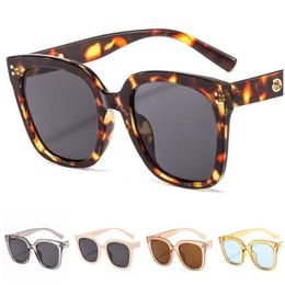 Sunglasses Fashion Retro Unisex Sun Glasses Persoanlity Temples Adumbral Anti-UV Spectacles Oversize Frame Eyeglasses OrnamentaSunglasses