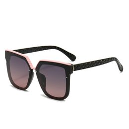 Senhoras Polarized Sunglasses 2021 Nova Resina Lente PC Quadro Moda Esportes e Lazer Face Oval Pequena Forma De Fragrância