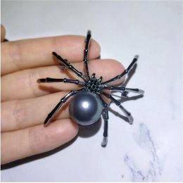 Exaggerated black white spider creative brooch men women party clothes scarf accessories pin brooches gift GC1432