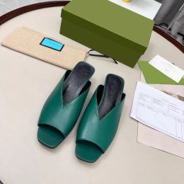 Women Sandals Slingback Crocodile Print Slipper Low Heel Sandal Designer Slippers Lady Leather Pump Luxury Outdoor Shoes 0398742