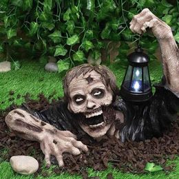 Halloween Ornaments Zombie Statue with Solar Led Lantern Hideous Resin Garden Gnomes Yard Lawn Decoration 220721