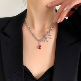 Pendant Necklaces Origin Summer Street Style Asymmetric Spider Necklace For Women Waterdrop Red Rhinestone Chunky Chain Jewellery