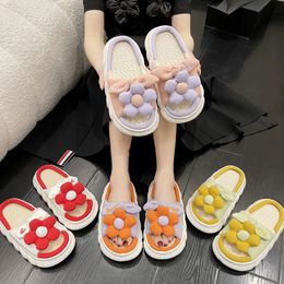 2022 New designer women's slippers Sweet floral bedroom cotton slippers Interior thick soles comfortable women's slippers