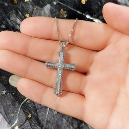 Pendant Necklaces Exquisite Women's Cross Necklace With Bright Crystal Stone Jewelry Chic Daily Collocation Accessories WholesalePendant