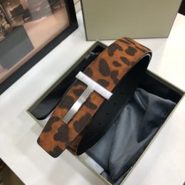 2022 T. Cinturas de diseñadores de alta calidad Accesorios de ropa para hombres Cinturón de negocios Big Big Buckle Fashion Belts de cuero con estampado de leopardo con