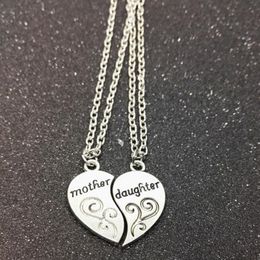 Pendant Necklaces Pair Mother Daughter Necklace Unique Engraved Letter Splice Warm Love For MomPendant
