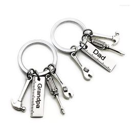 Keychains 50pcs/lot Stainless Steel Dad Tools Keychain Grandpa Hammer Screwdriver Keyring Father Day Gifts Enek22