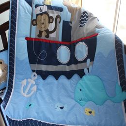 Conjunto de roupas de cama de bebê de vela azul 7pcs Bedding Bedding Conjunto para Baby Berço Berço Conjunto de Berço Berço Bordado Bordado de Bordado de Bordado El216t